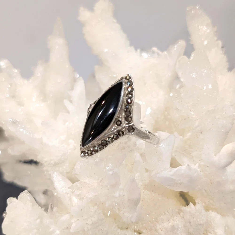 Sterling Silver & Black Onyx Ring - Picture 4 of 8